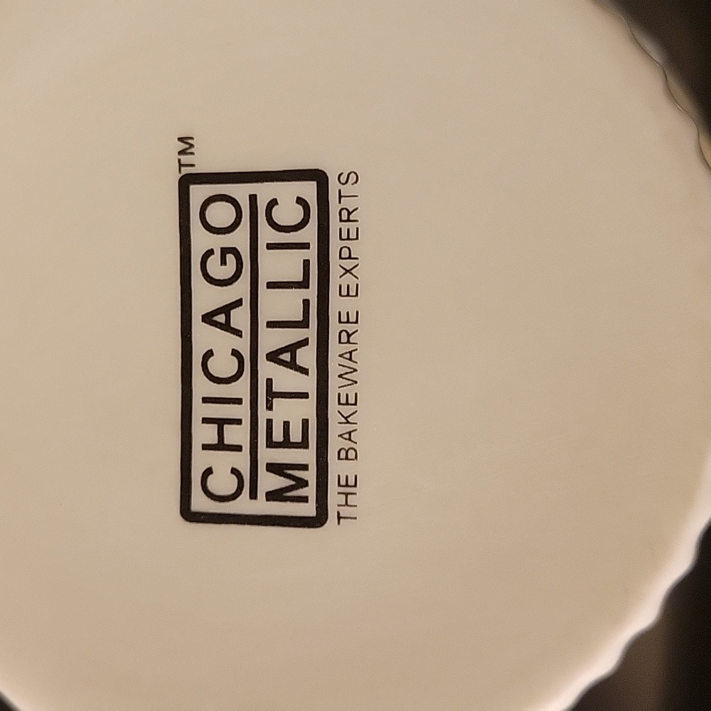 (4) Chicago Metallic Bakeware Set - Picture 5 of 13